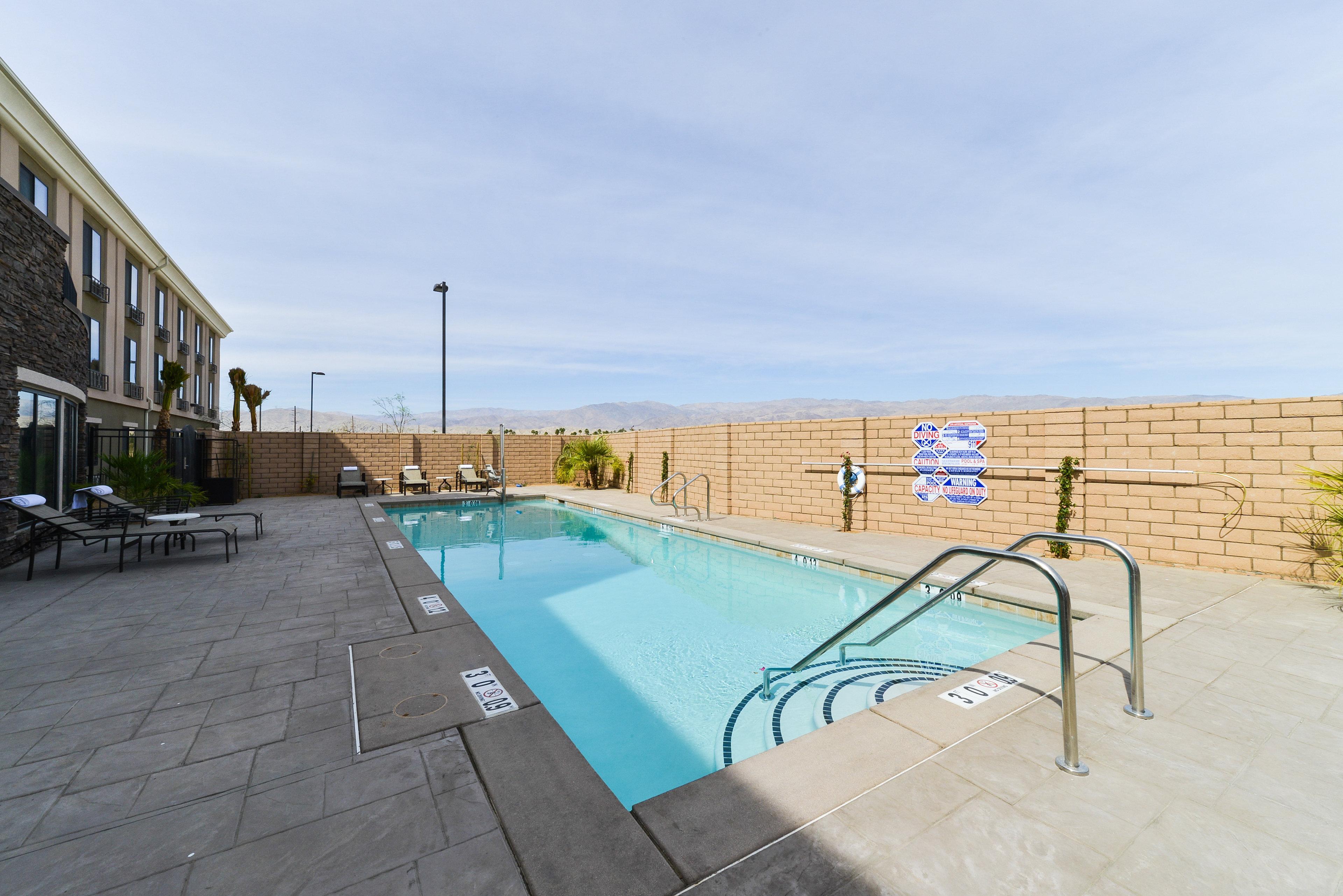 Holiday Inn Express & Suites Indio - Coachella Valley By Ihg Exterior foto