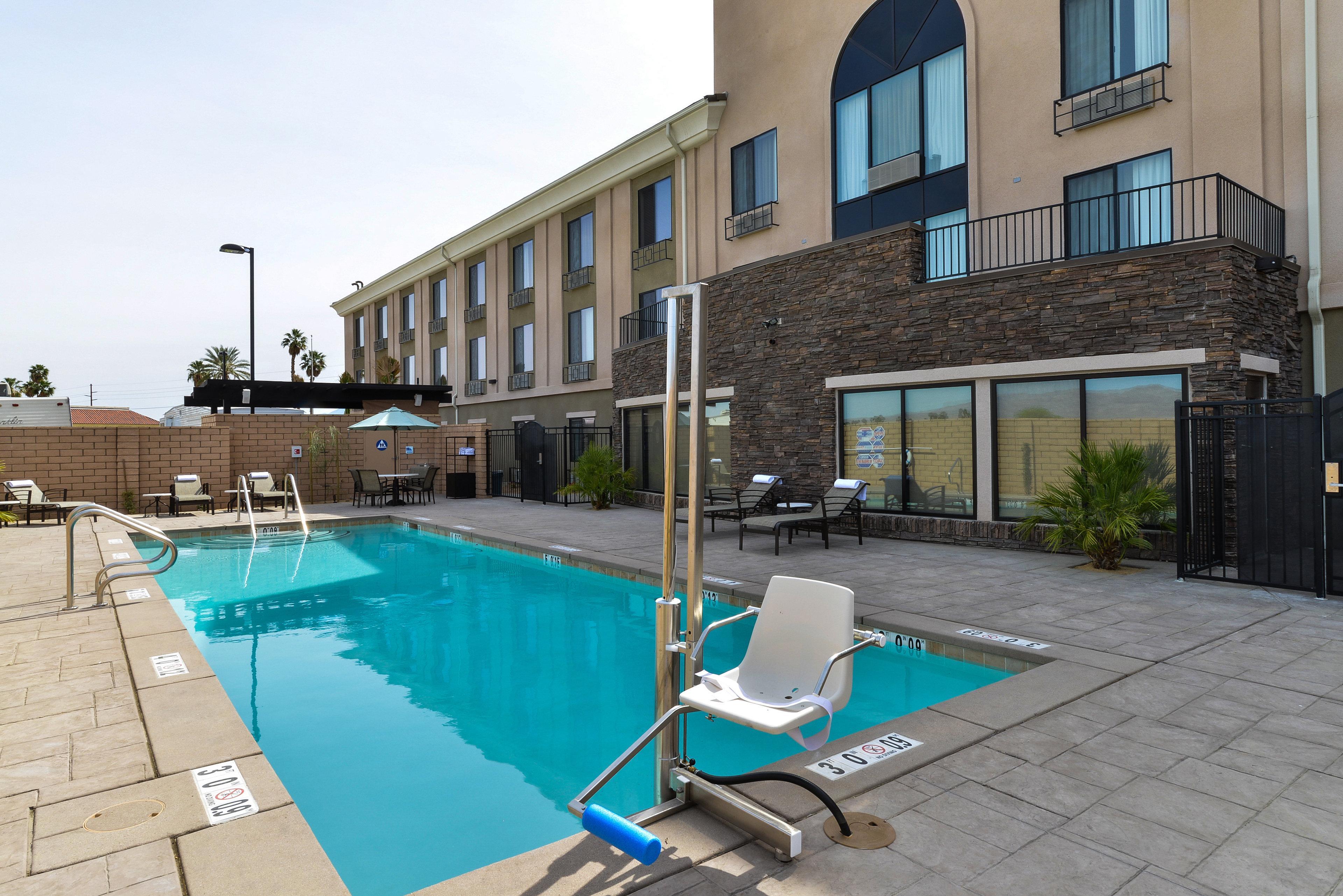 Holiday Inn Express & Suites Indio - Coachella Valley By Ihg Exterior foto